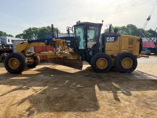 CAT 12 M 3 12 M 3 2015 2 Motor graders