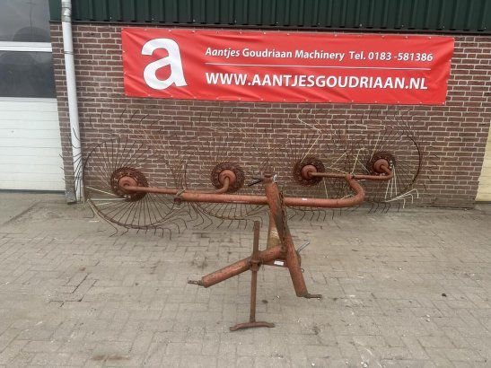 4 bords gedragen acrobaat - Gebruikt 4 bords gedragen acrobaat - Gebruikt 2