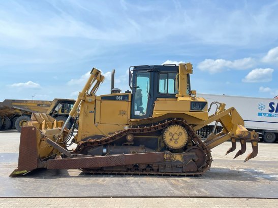Caterpillar D6T XL D6T XL 2011 2 Dozers