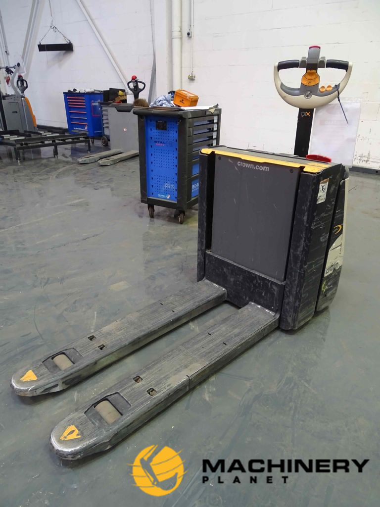 CrownWP3080 Electric Stackers